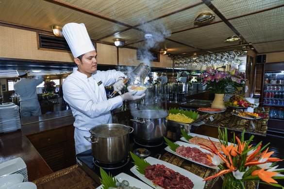 CroisiEurope, RV Indochine, Restaurant 4 - ©Mardy Suong.jpg